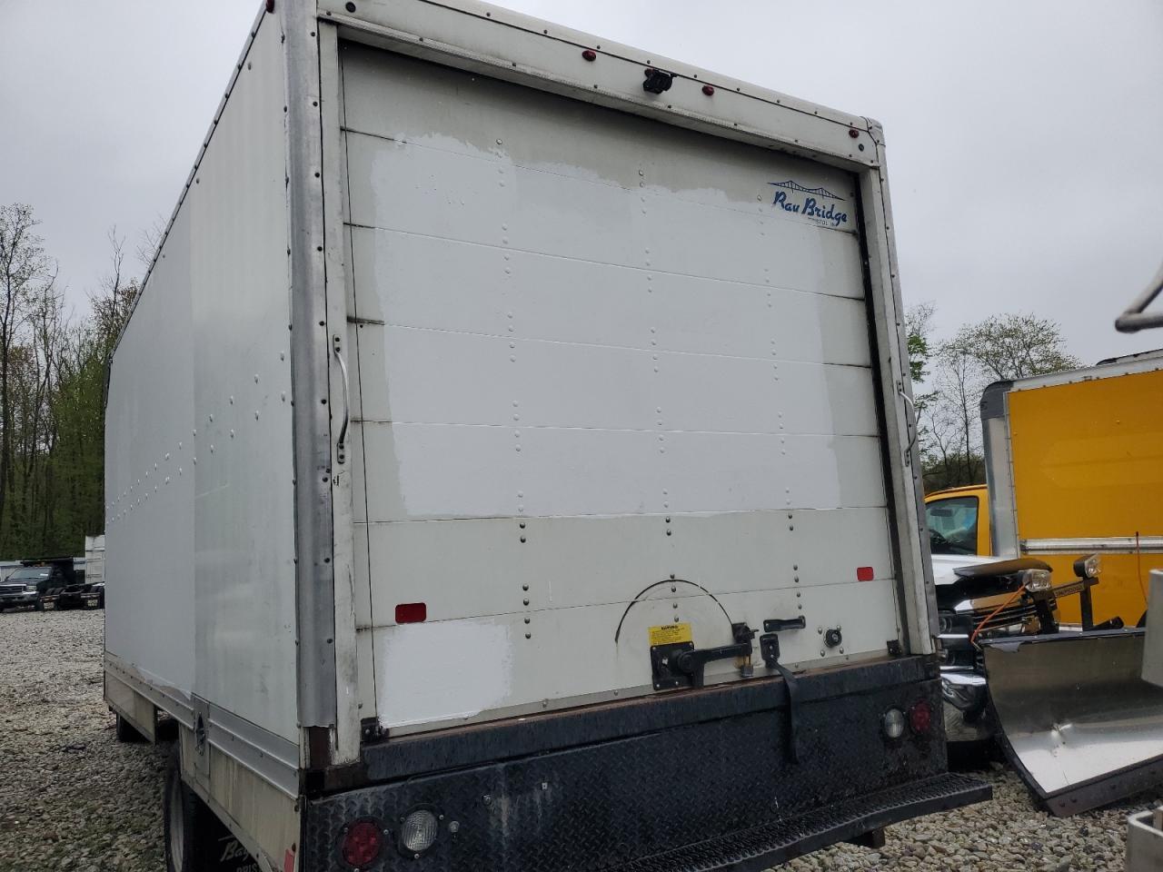 2018 Chev Express G4500 - Image 6