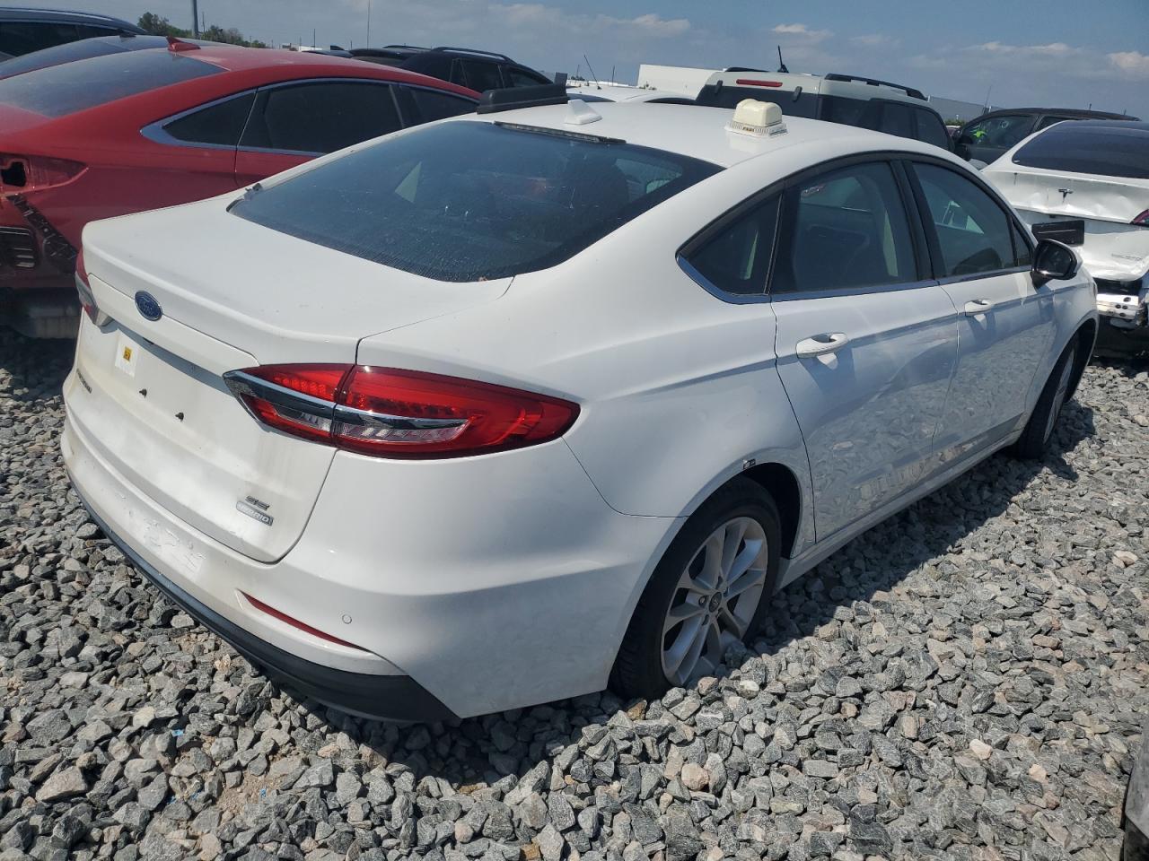 2020 Ford Fusion Se - Фото 3