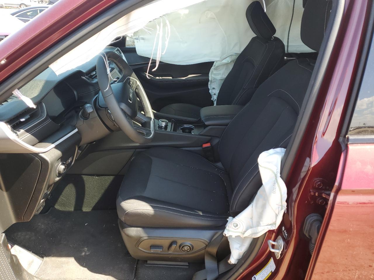 2024 Jeep Grand Cherokee Laredo - Image 7