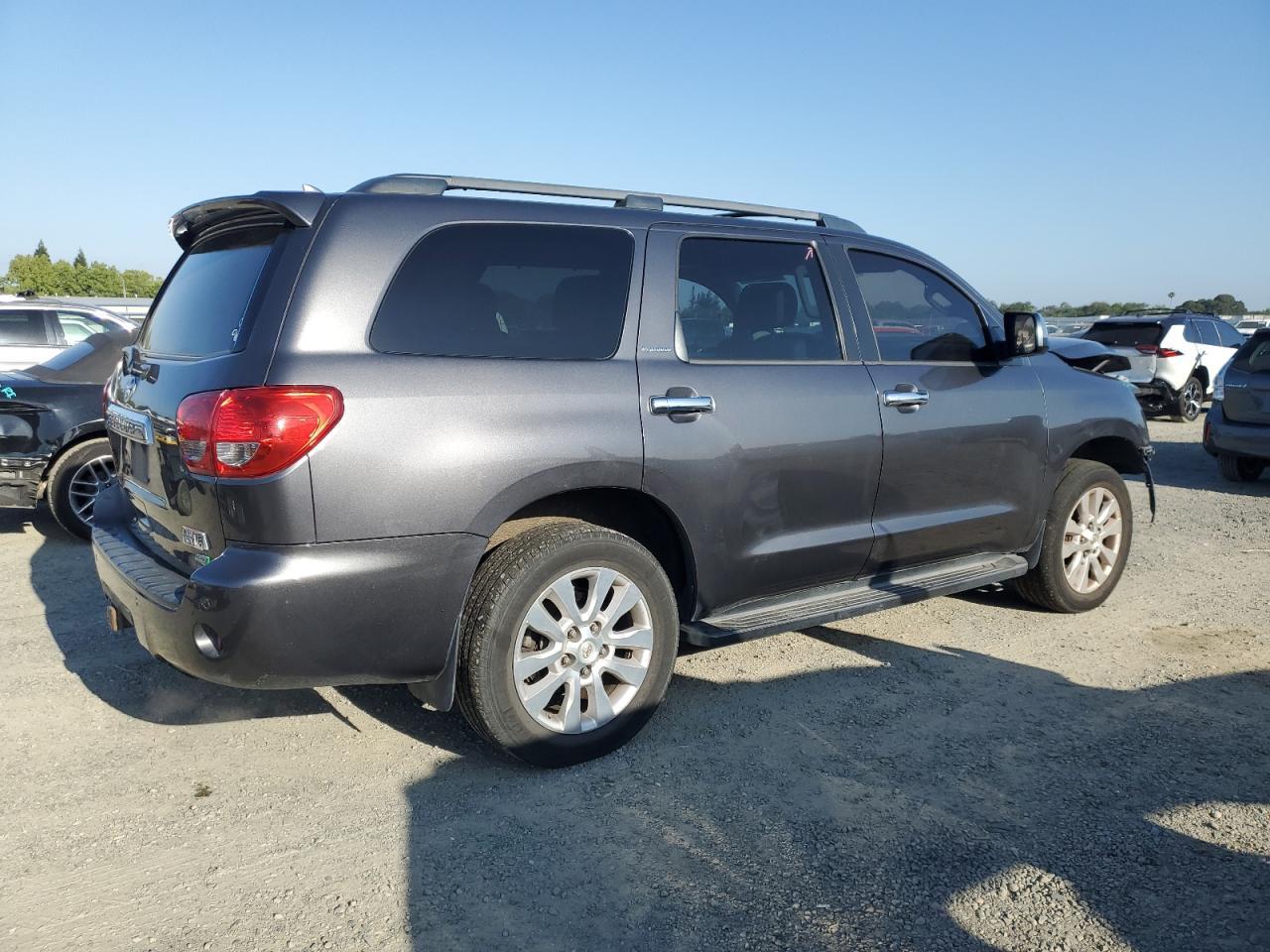 2016 Toyota Sequoia Platinum - Фото 3