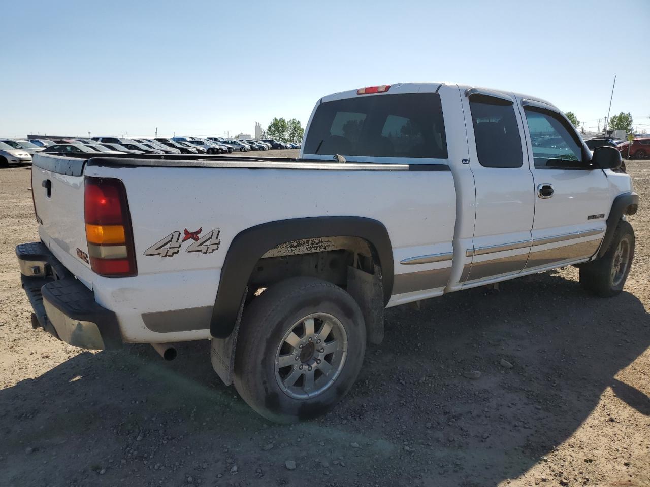 2000 GMC New Sierra K2500 - Image 3