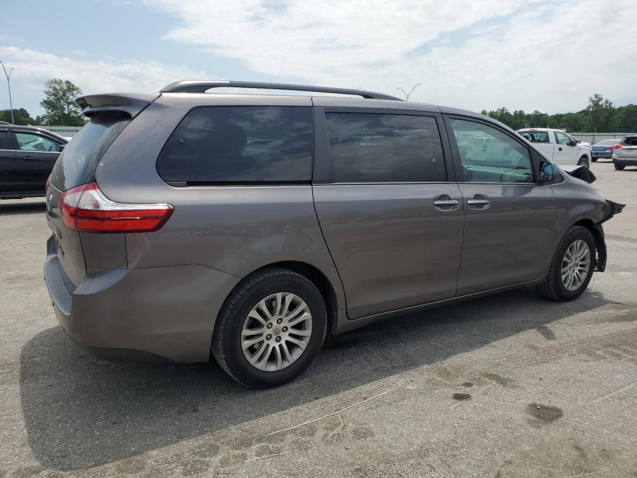 2016 Toyota Sienna Xle Premium 8-Passenger - Фото 3