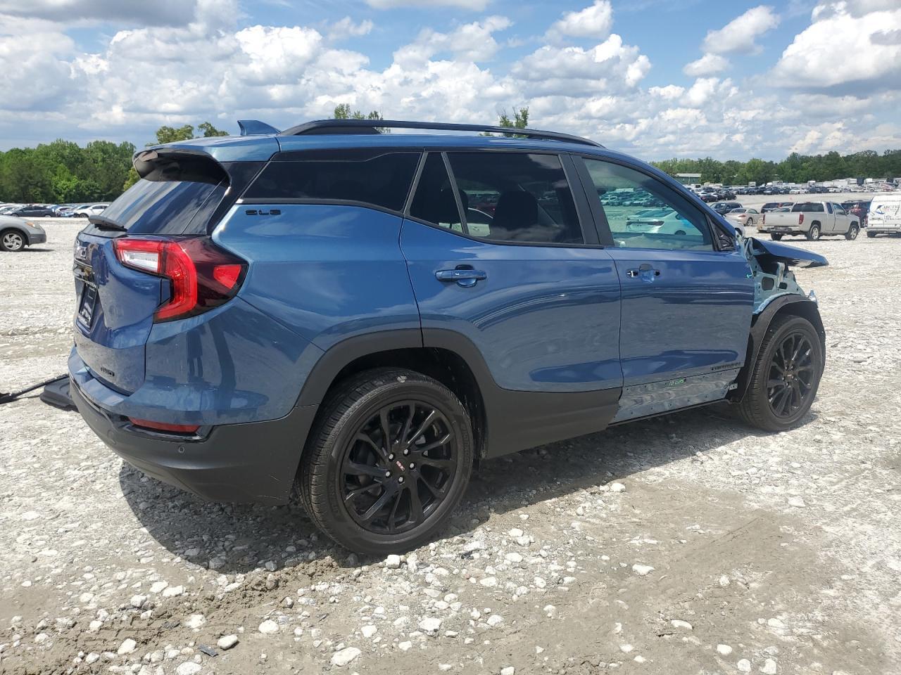 2024 GMC Terrain Sle - Image 3