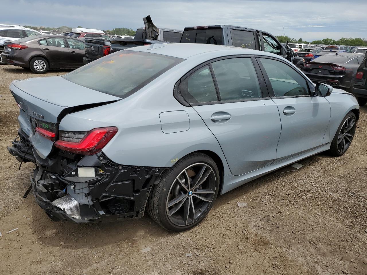 2023 BMW 330Xi - Фото 3