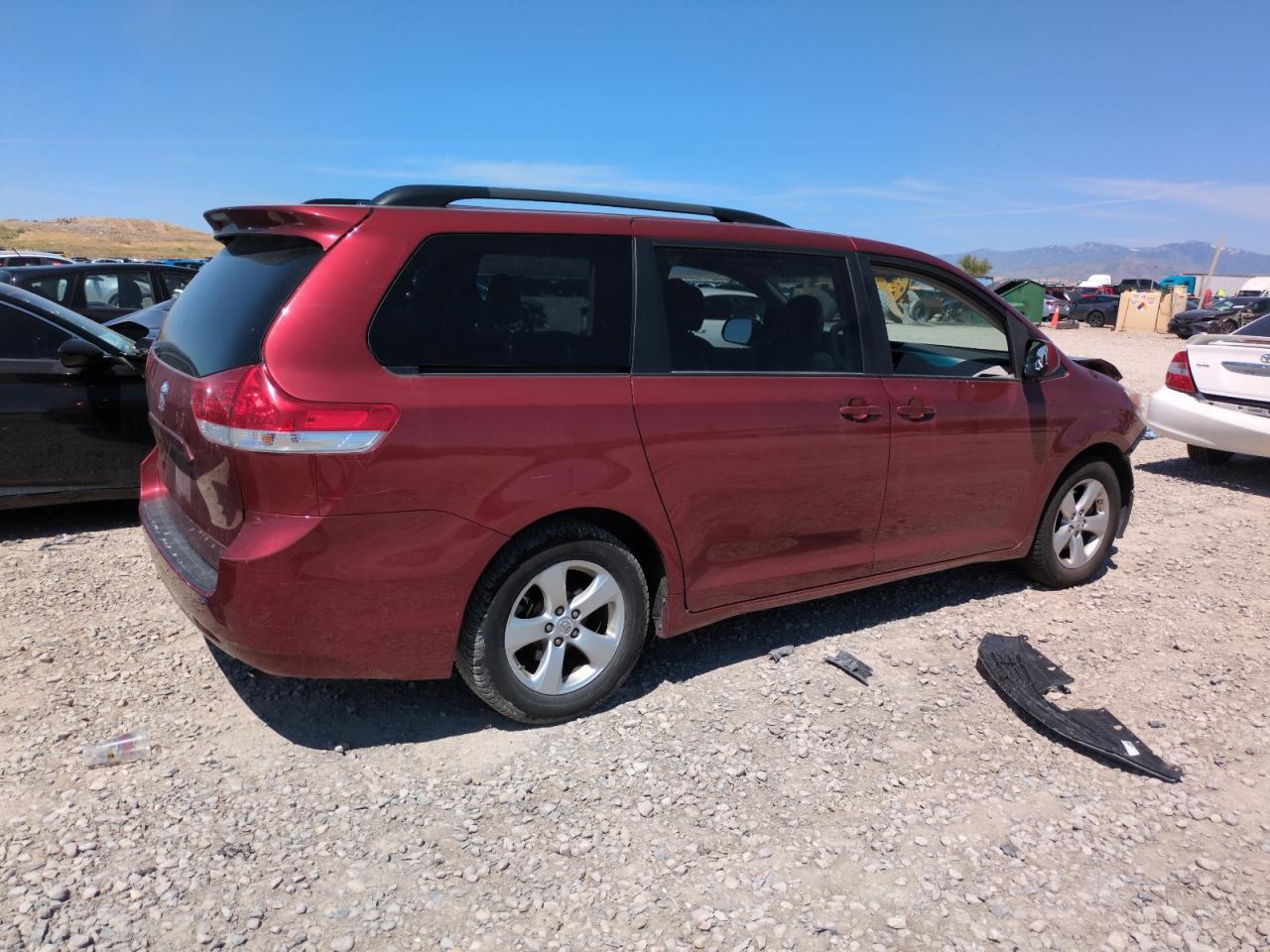 2011 Toyota Sienna Le - Фото 3