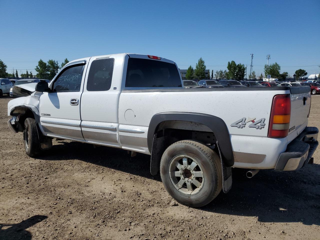2000 GMC New Sierra K2500 - Image 2
