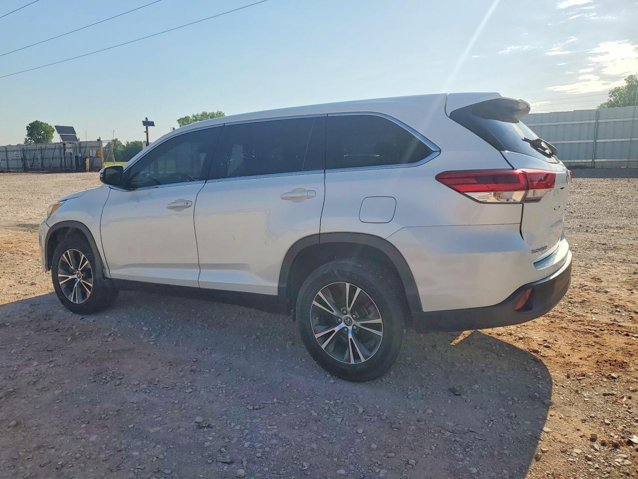 2019 Toyota Highlander Le - Image 2