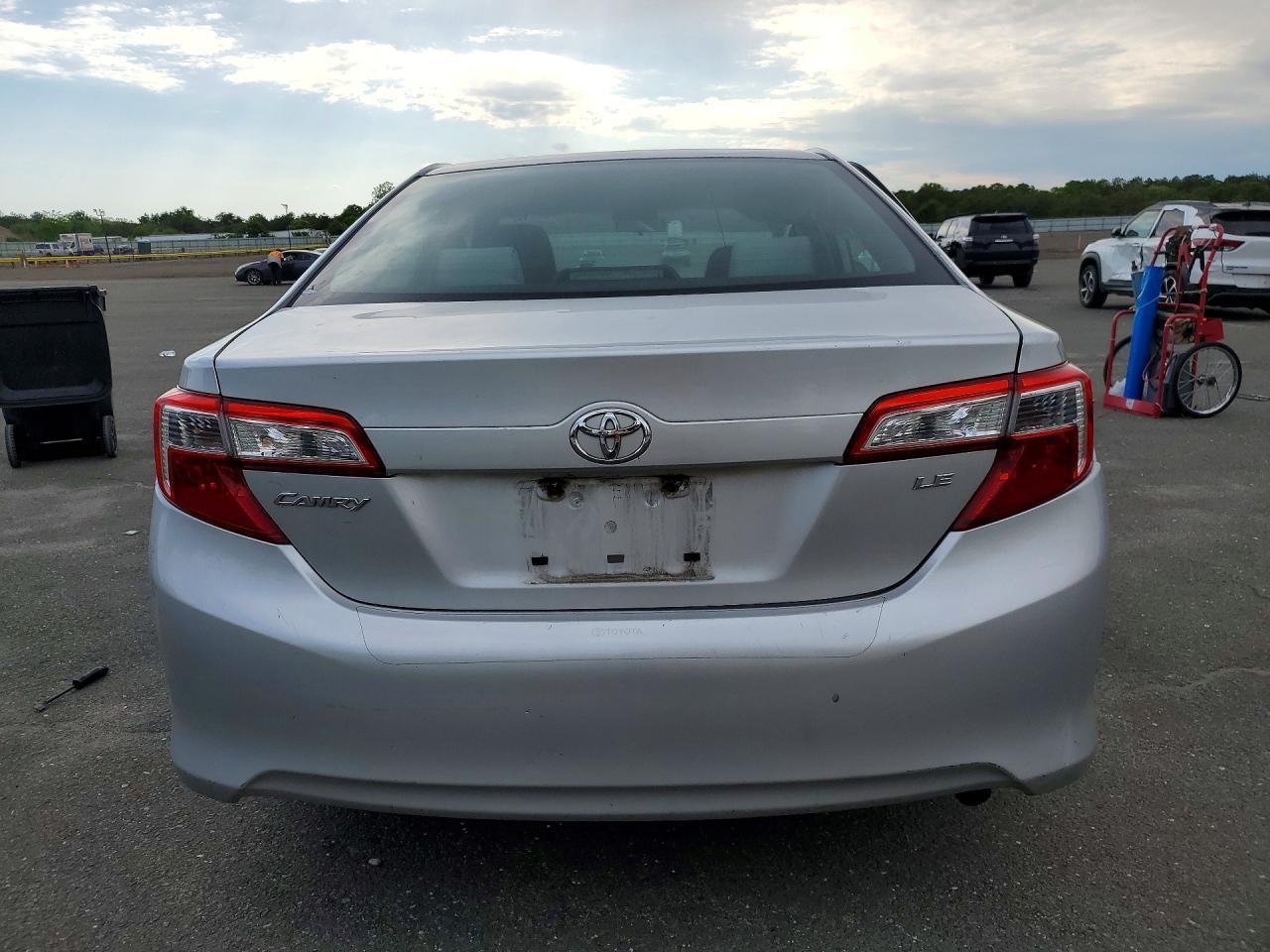 2012 Toyota Camry Le - Фото 6