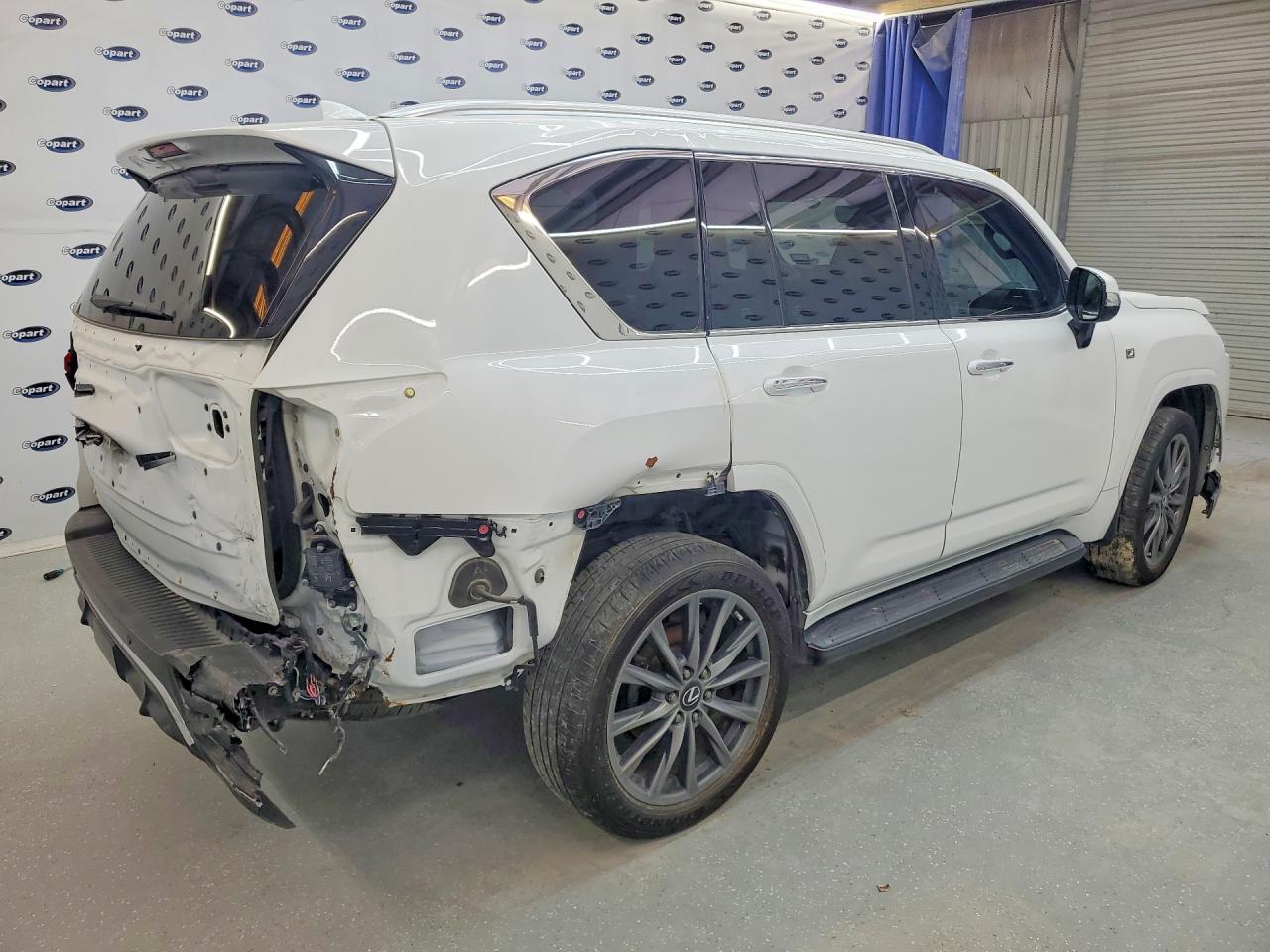 2023 Lexus Lx 600 F Sport Handling - Фото 3