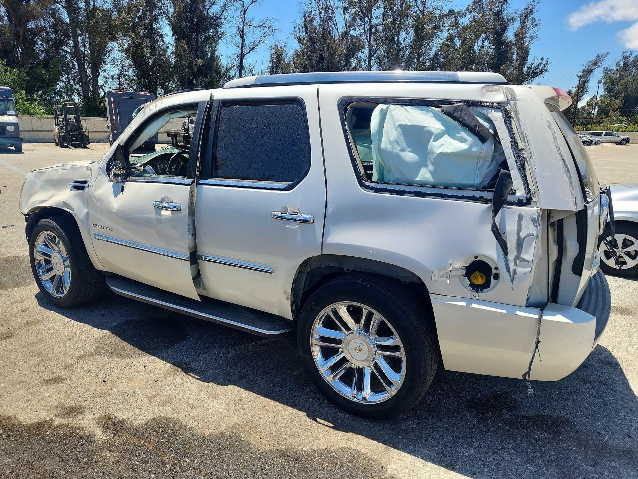 2010 Cadillac Escalade Luxury - Фото 2