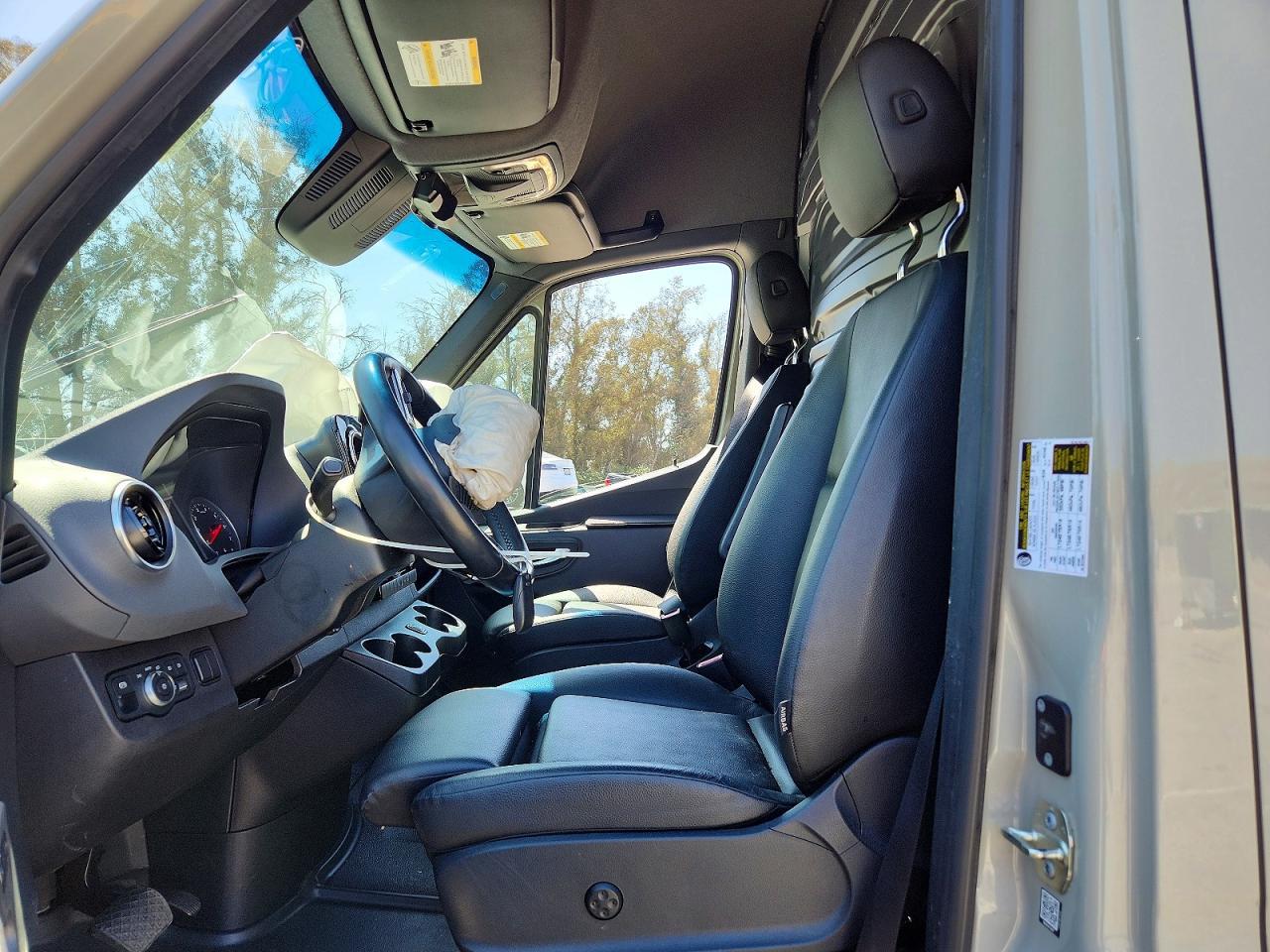 2021 Mercedes-Benz Sprinter 2500 Delivery Van - Фото 7