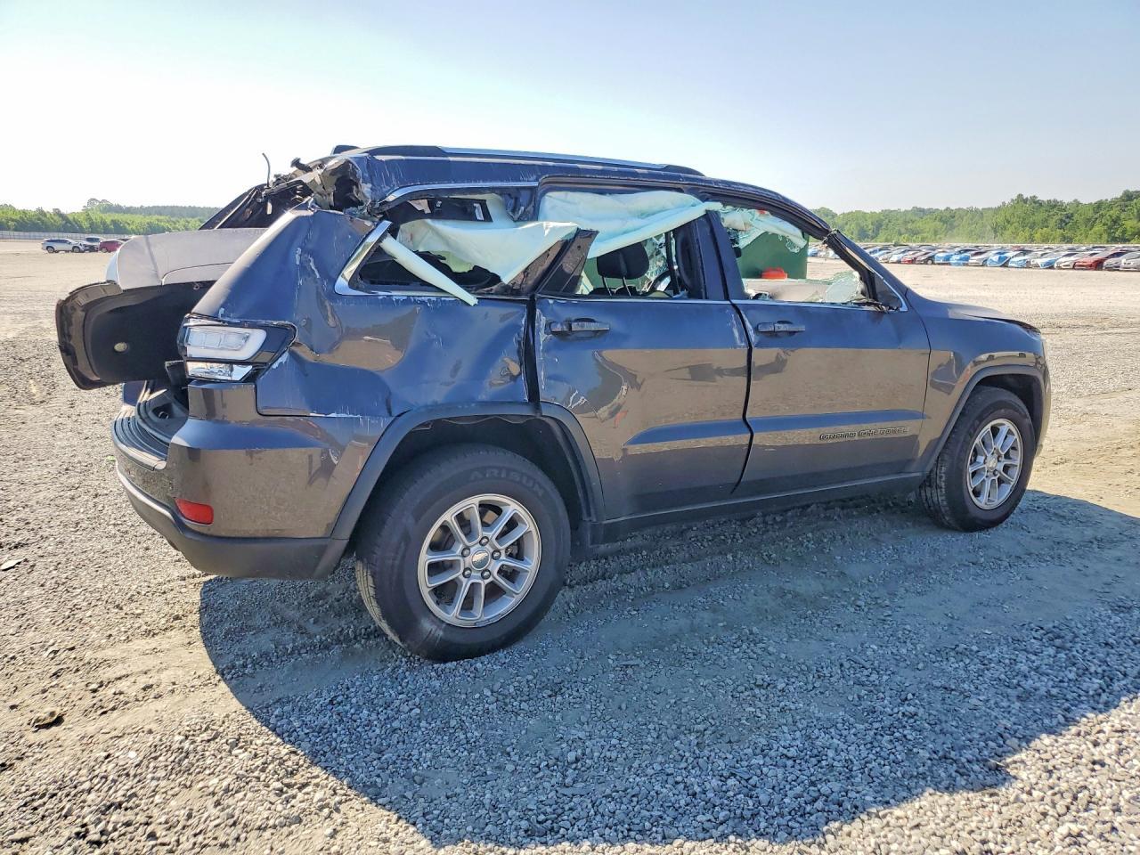 2020 Jeep Grand Cherokee Laredo - Image 3