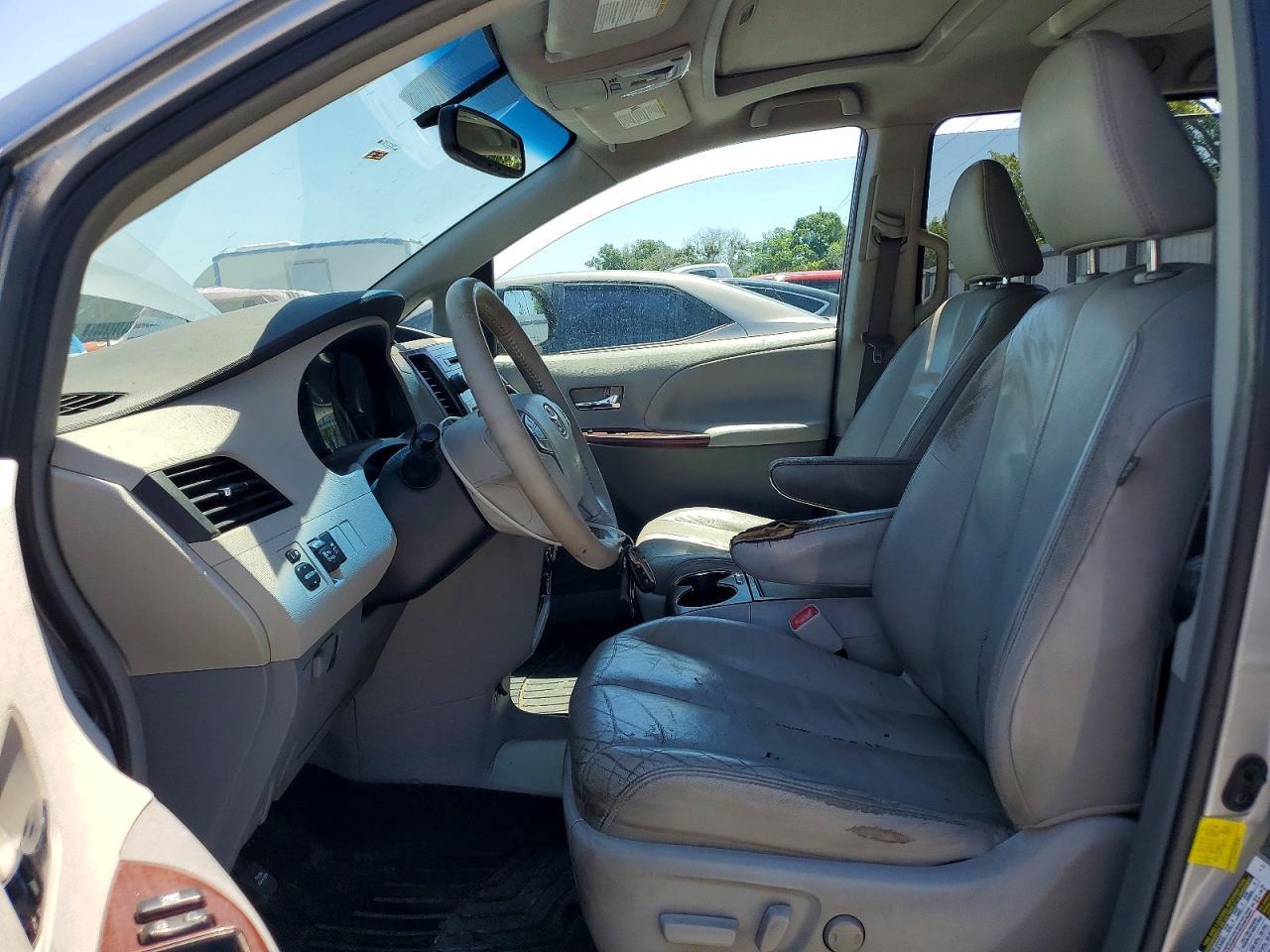 2012 Toyota Sienna Xle 8-Passenger - Image 7