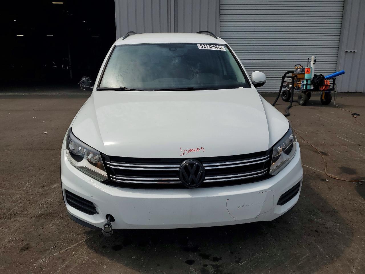 2016 Volkswagen Tiguan S - Фото 5