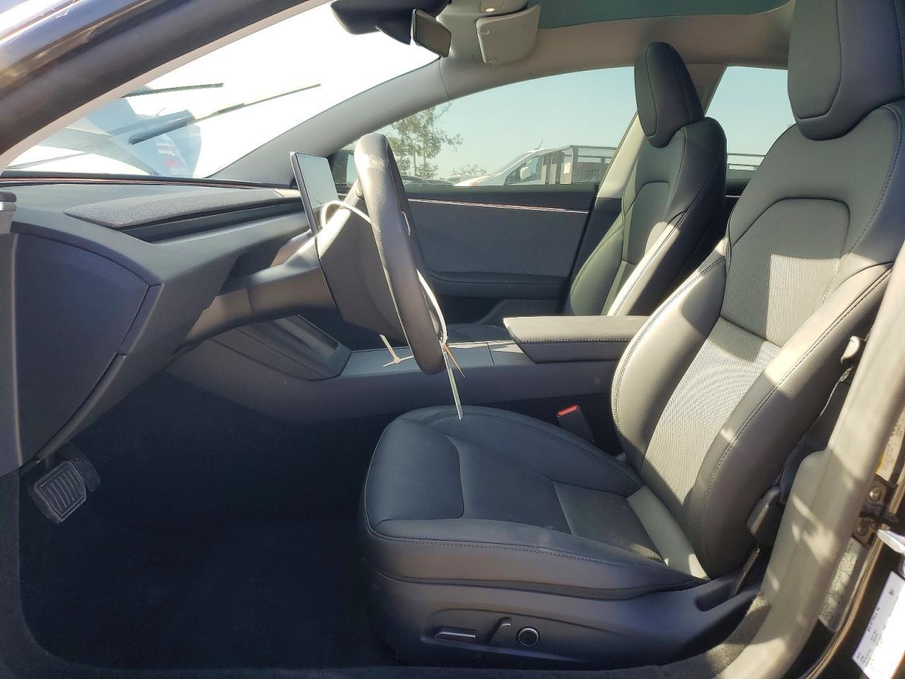 2025 Tesla Model 3 - Фото 7