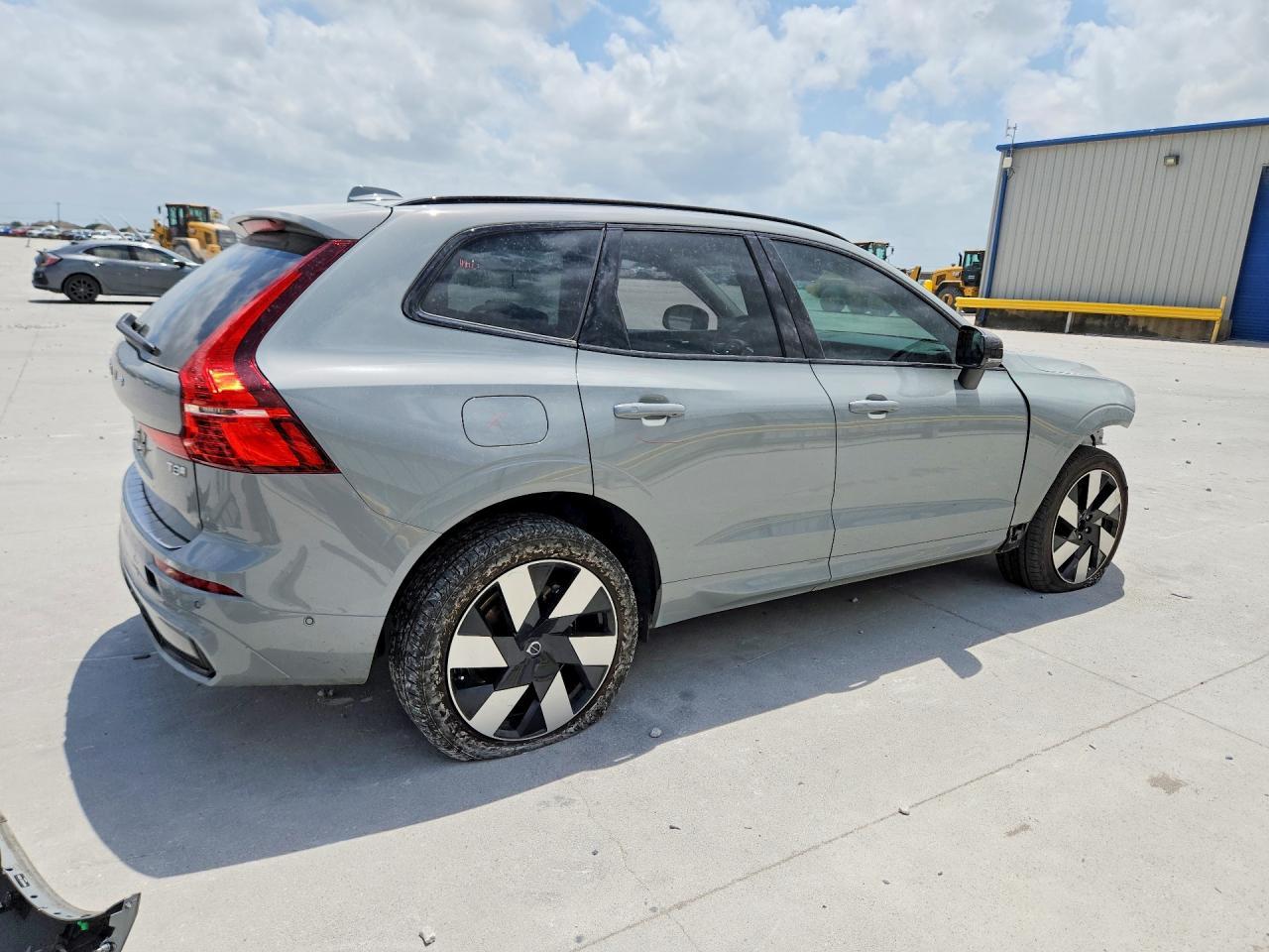 2025 Volvo Xc60 Plus - Фото 3