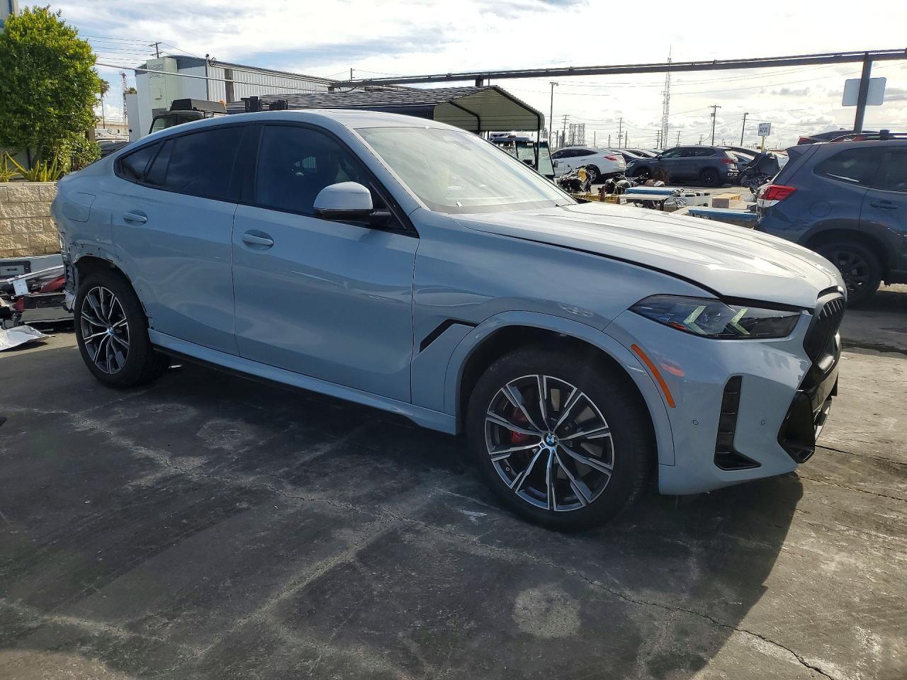 2025 BMW X6 xDrive40I - Image 4