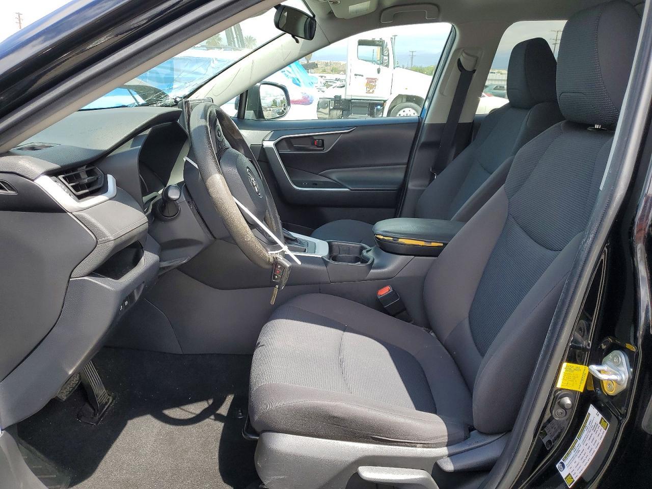 2020 Toyota Rav4 Le - Фото 7