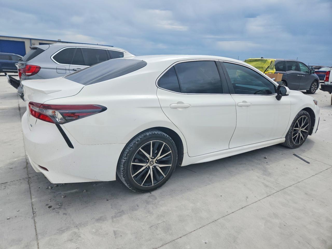2021 Toyota Camry - Image 3