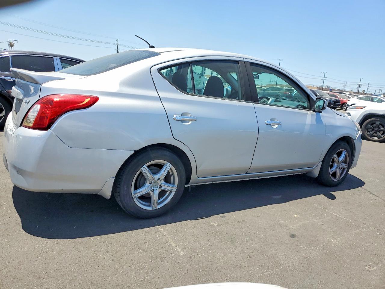 2016 Nissan Versa Sv - Фото 3