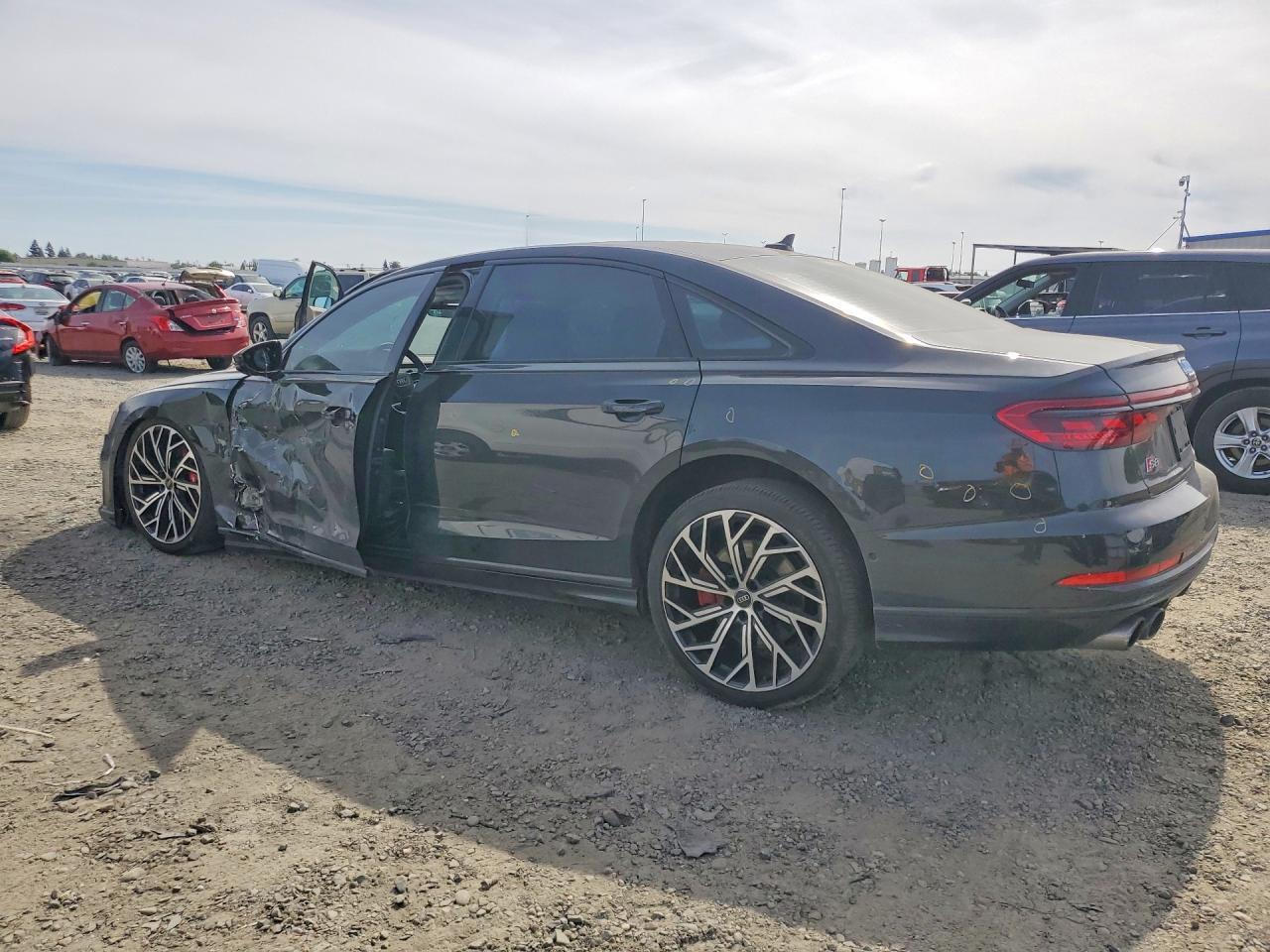 2021 Audi S8 - Фото 2
