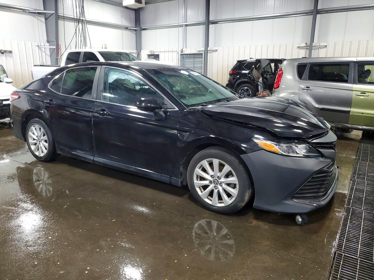 2020 Toyota Camry Le - Фото 4