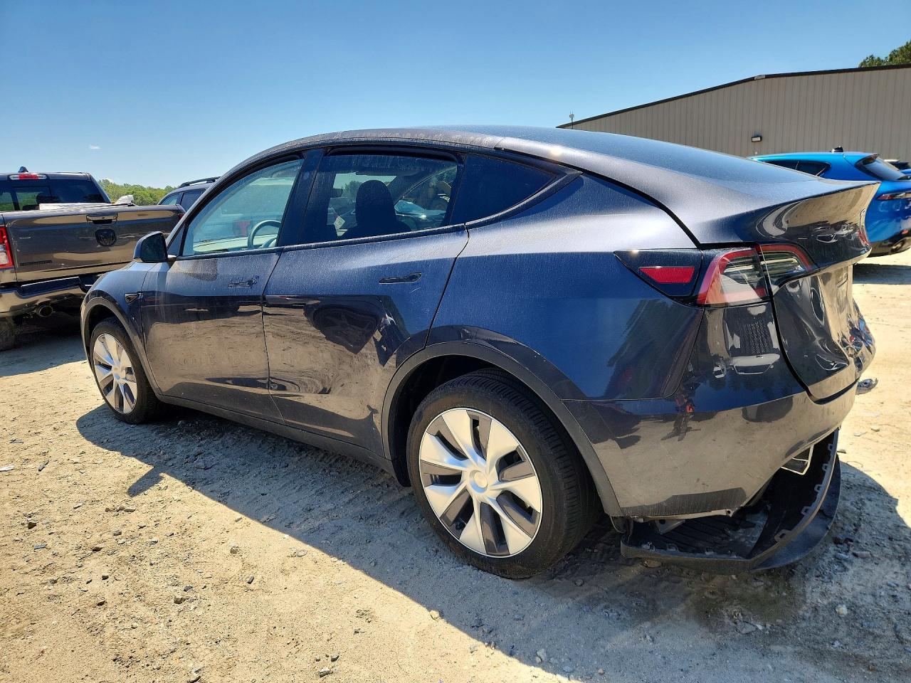 2024 Tesla Model Y - Фото 2