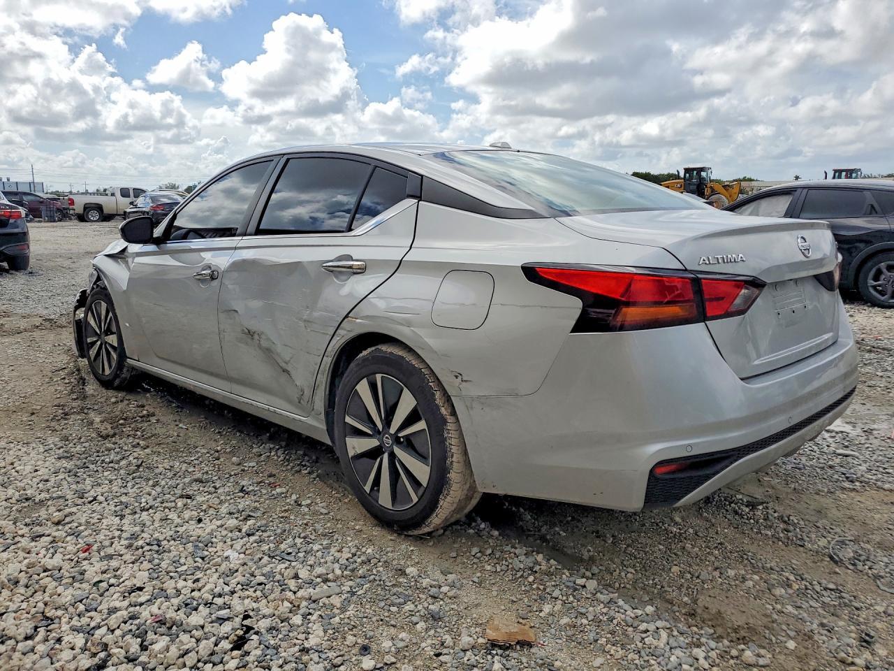 2022 Nissan Altima Sv - Фото 2