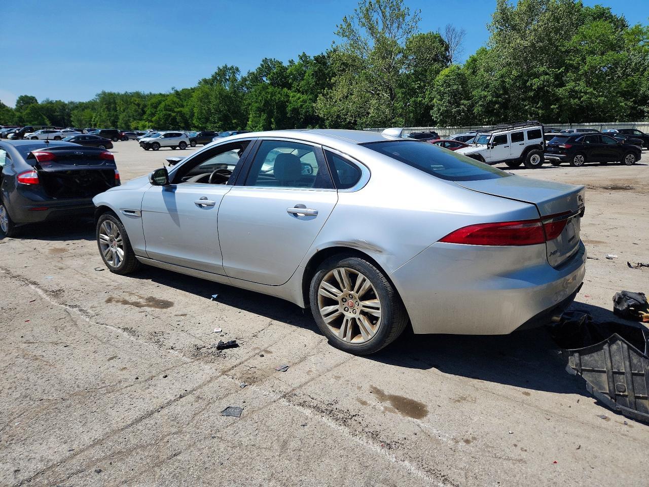 2017 Jaguar Xf - Фото 2