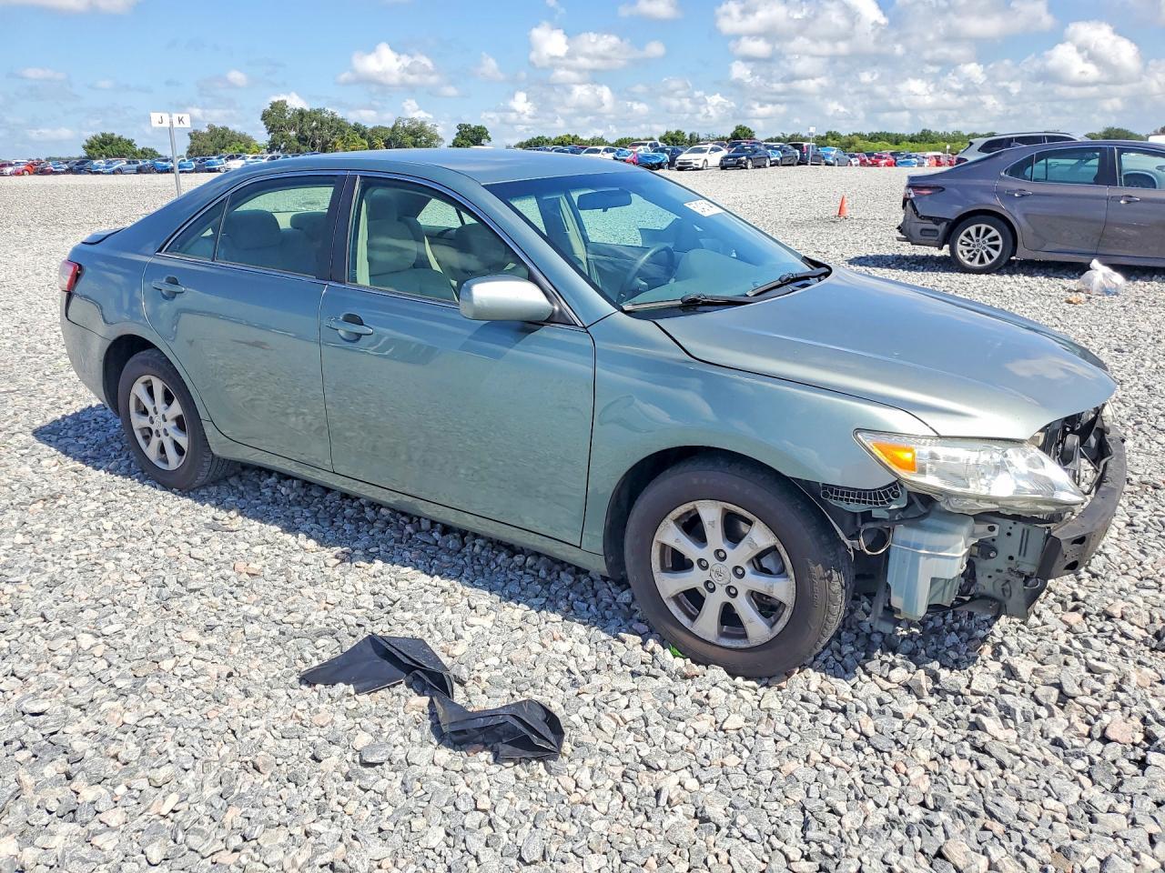 2011 Toyota Camry Le - Фото 4