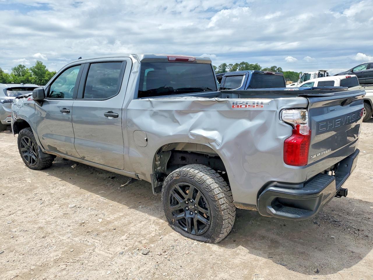 2025 Chevrolet Silverado K1500 Trail Boss Custom - Фото 2