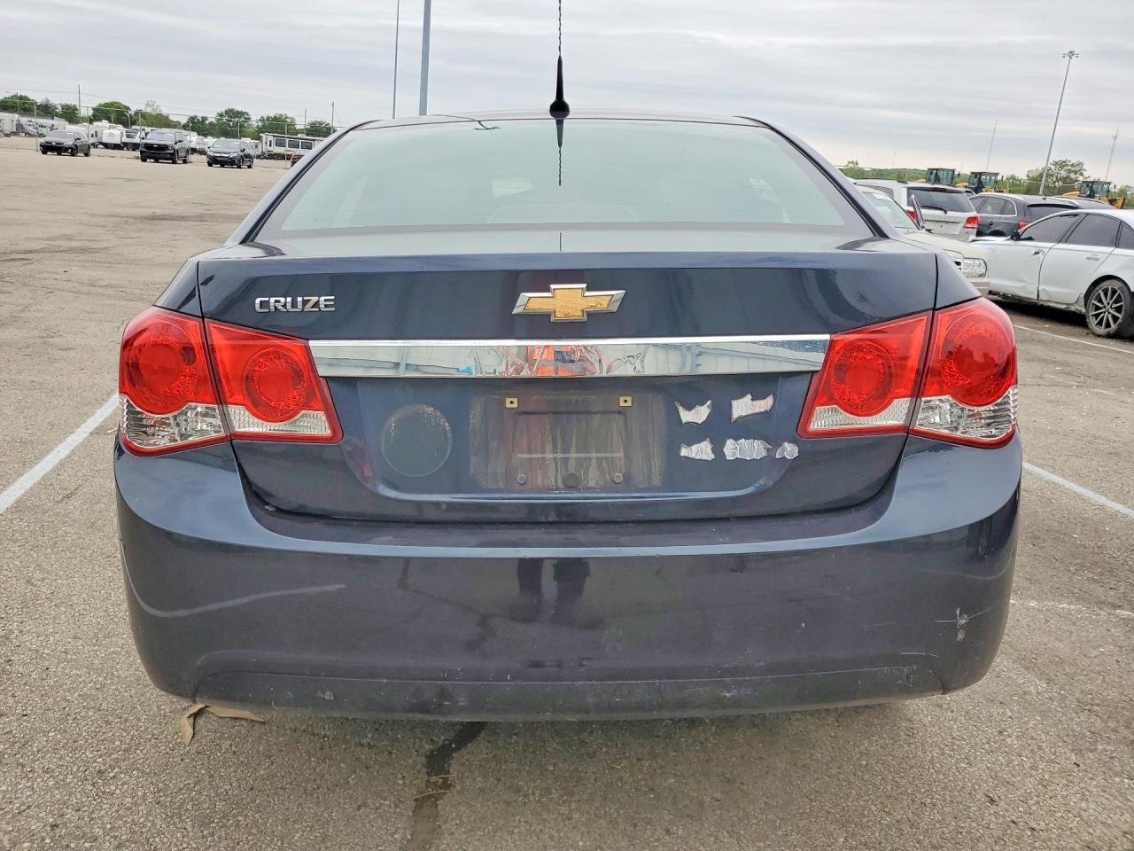 2014 Chevrolet Cruze Ls - Image 6