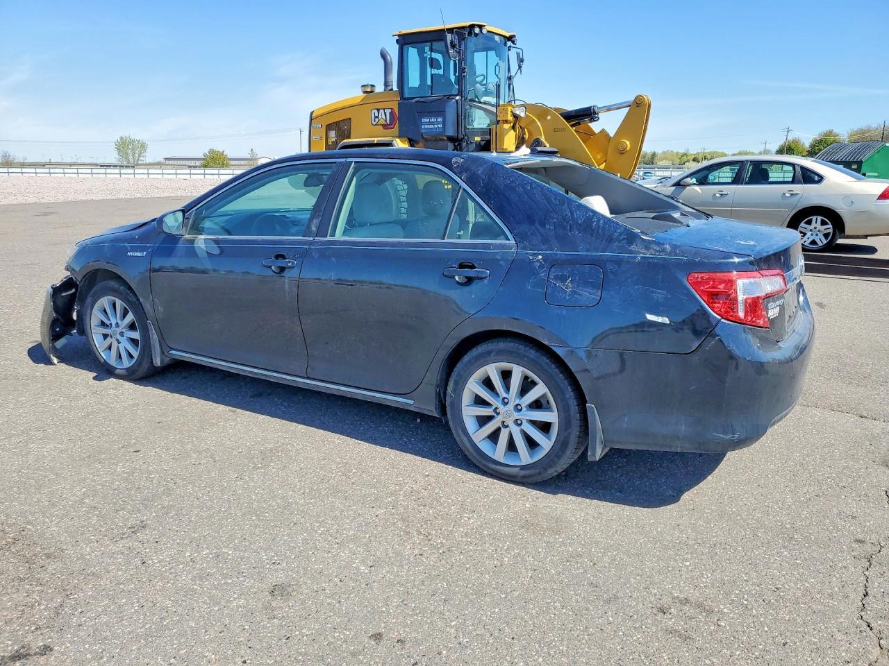 2012 Toyota Camry Hybrid Xle - Image 2