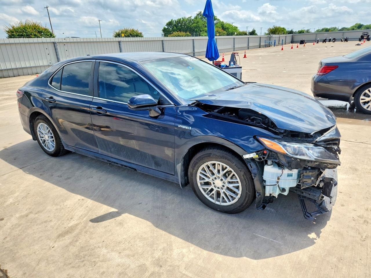 2021 Toyota Camry Le - Фото 4