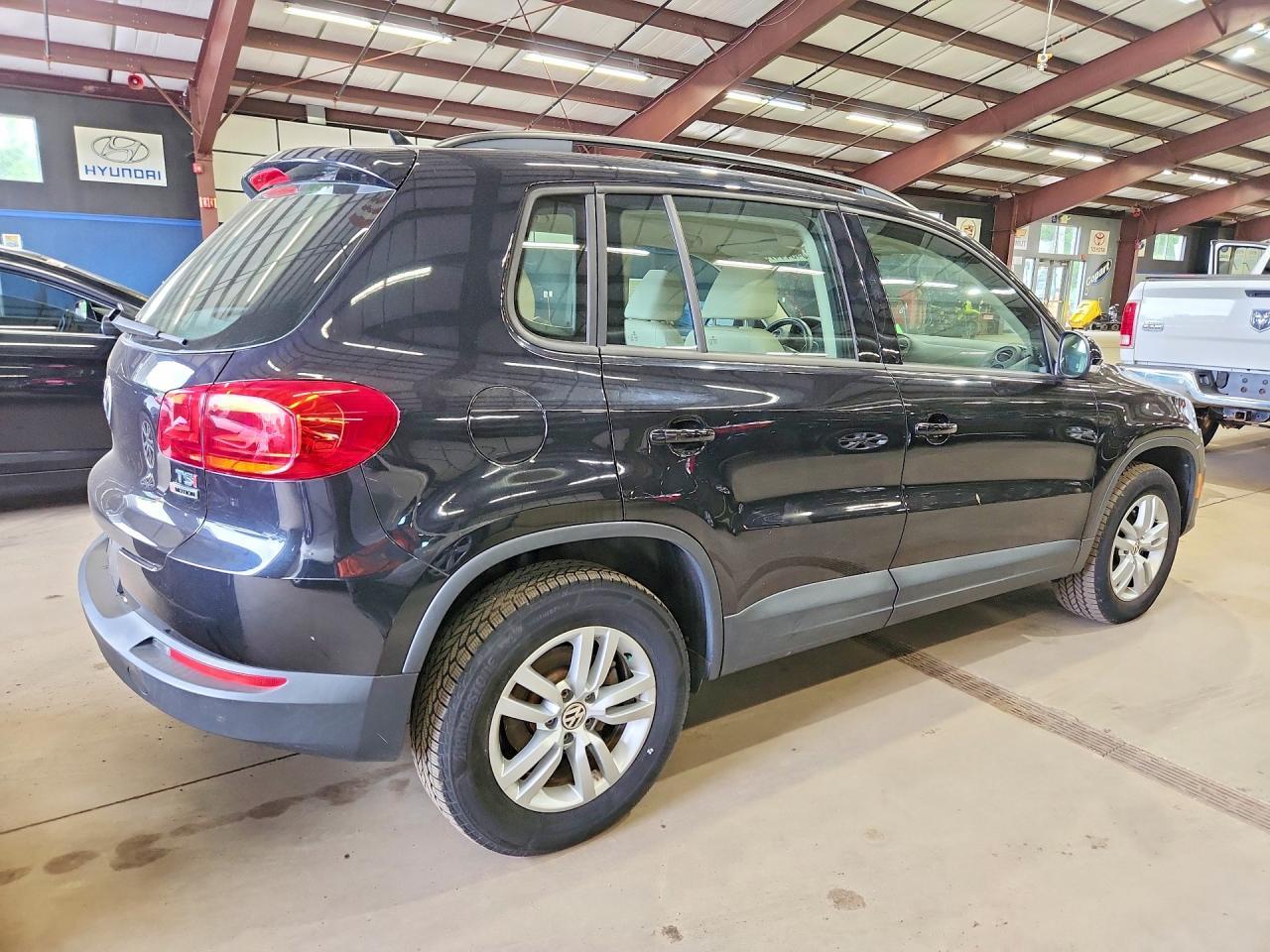 2017 Volkswagen Tiguan S - Фото 3