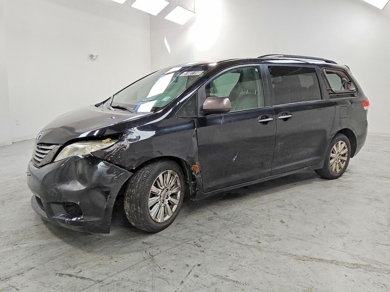 2014 Toyota Sienna Xle 7-Passenger