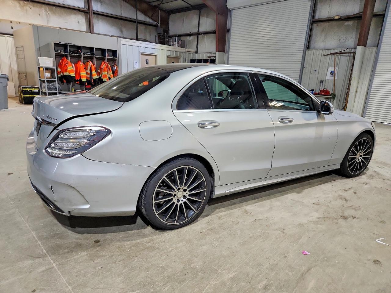 2015 Mercedes-Benz C 300 4Matic - Фото 3