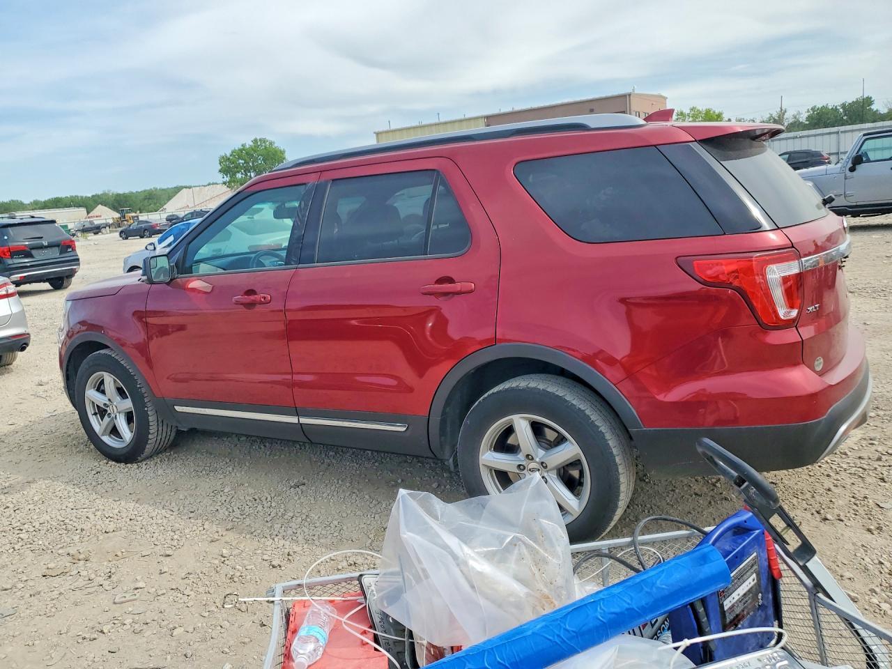 2016 Ford Explorer Xlt - Фото 2