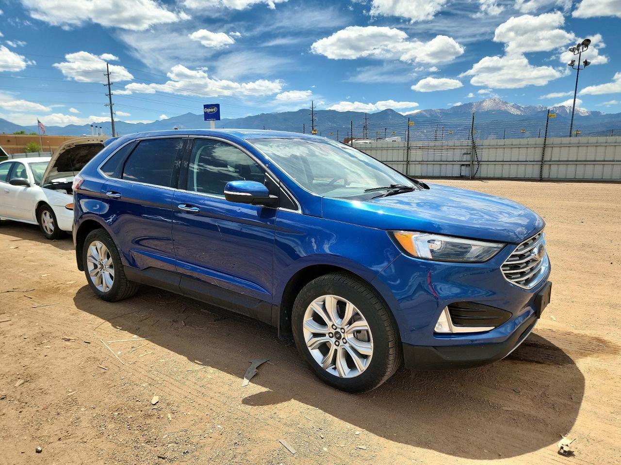 2023 Ford Edge Titanium - Image 4