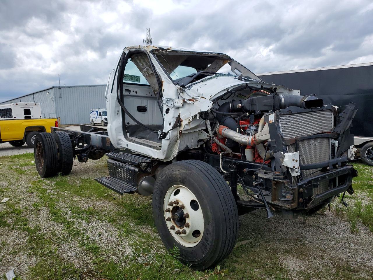 2015 Ford F750 Super Duty - Фото 4