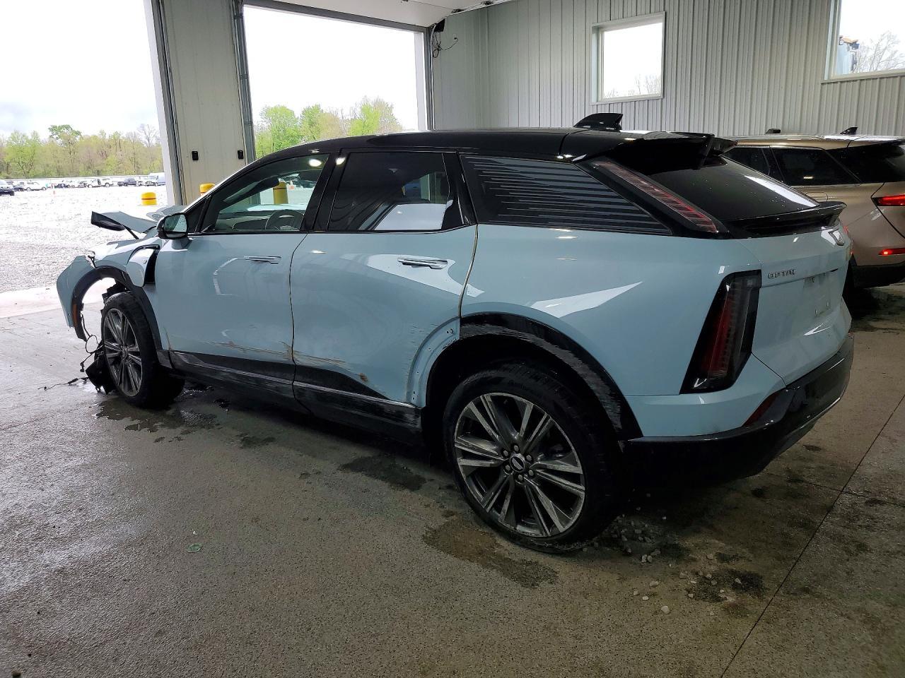 2025 Cadillac Optiq Sport - Фото 2