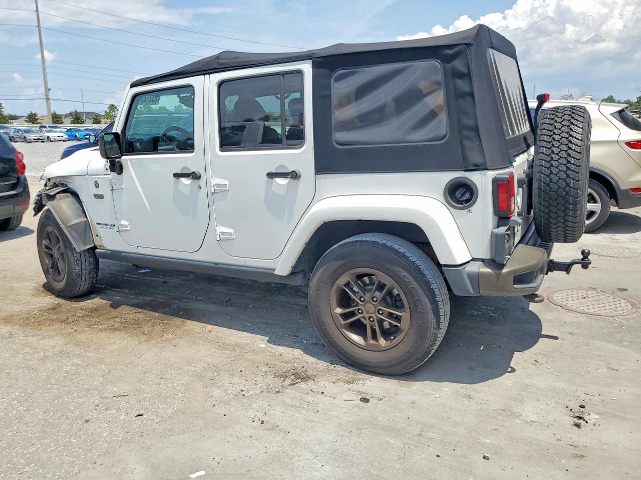 2016 Jeep Wrangler Unlimited Sahara - Фото 2