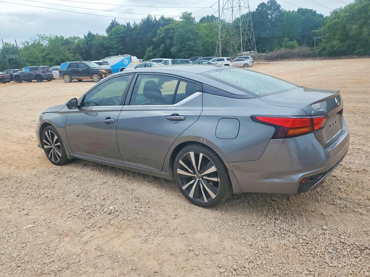 2019 Nissan Altima Sr - Image 2