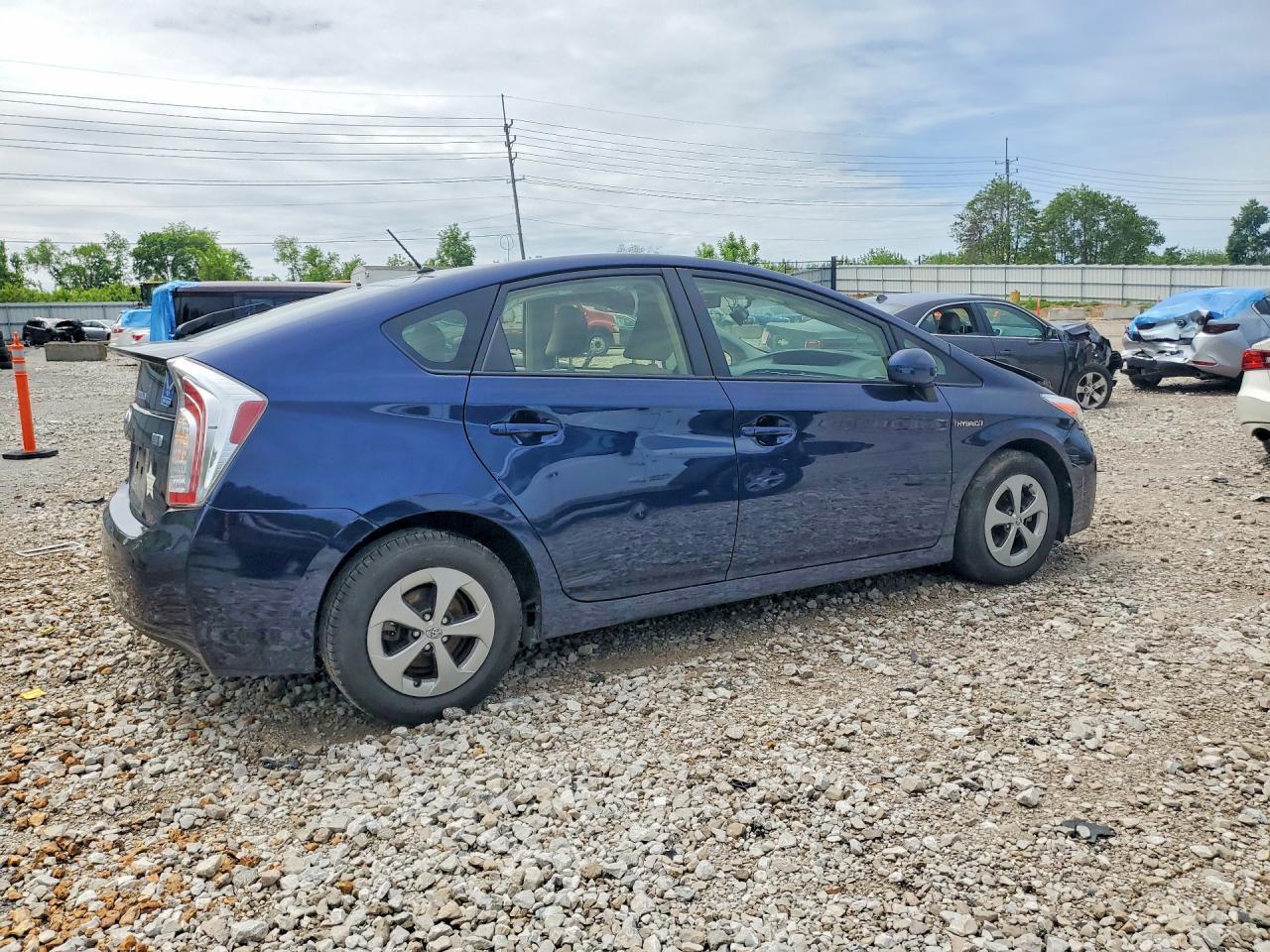 2015 Toyota Prius Two - Фото 3