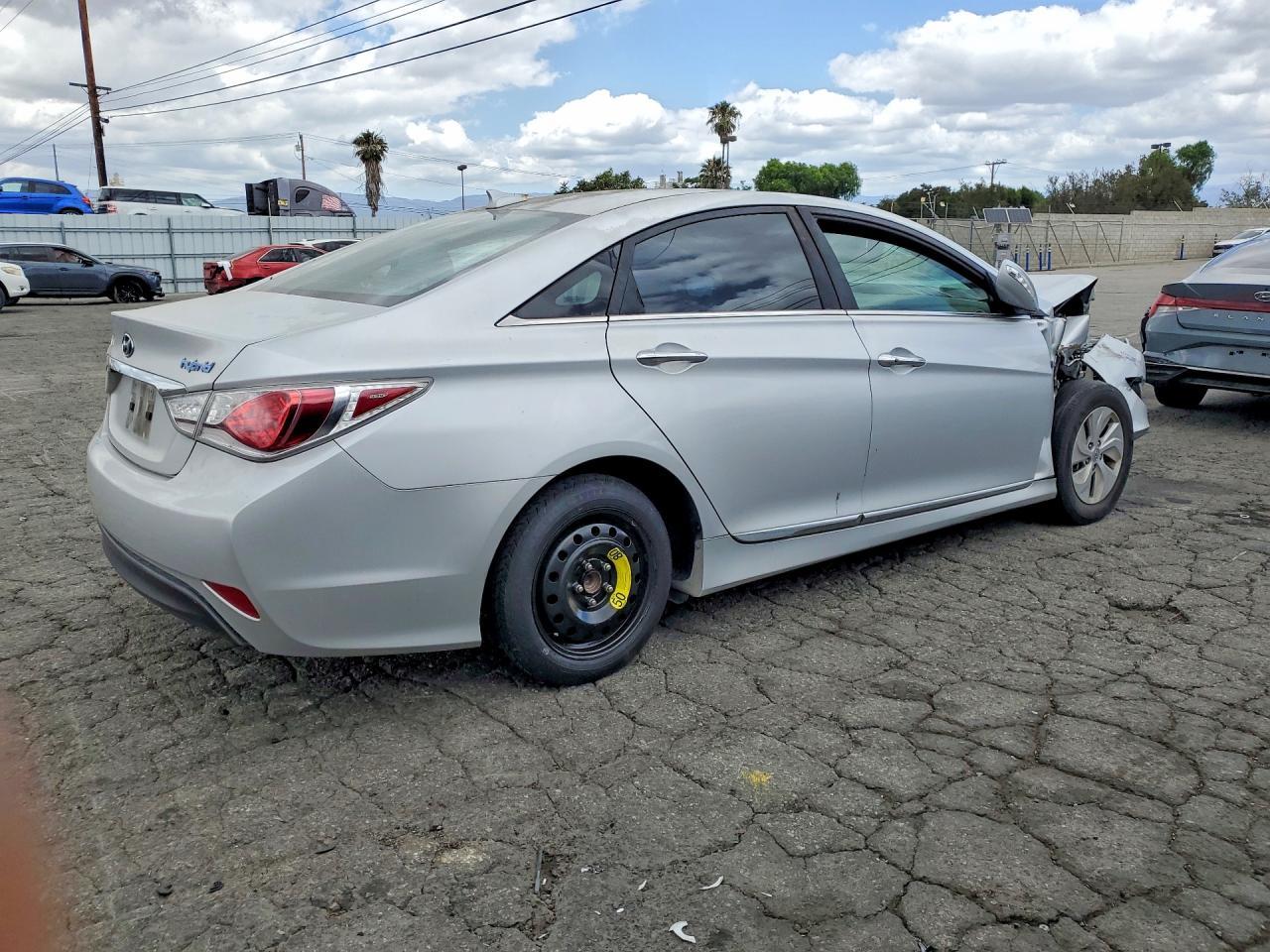 2014 Hyundai Sonata Hybrid Base - Фото 3