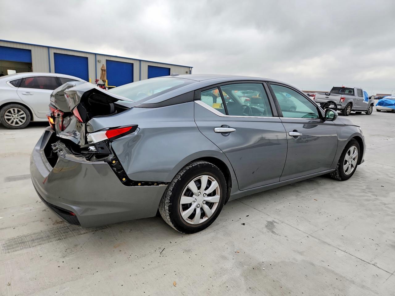 2020 Nissan Altima S - Фото 3
