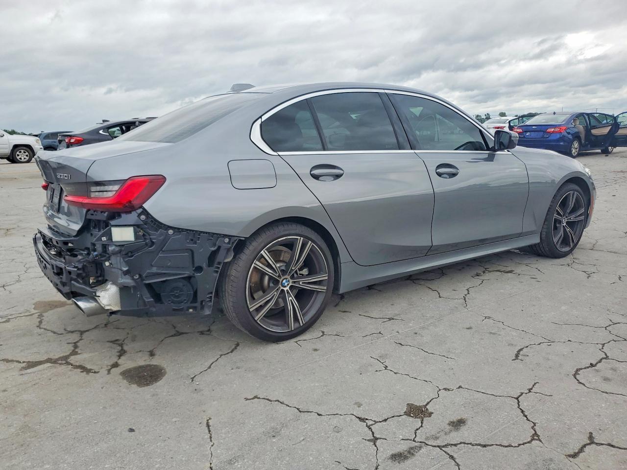 2024 BMW 330I - Фото 3