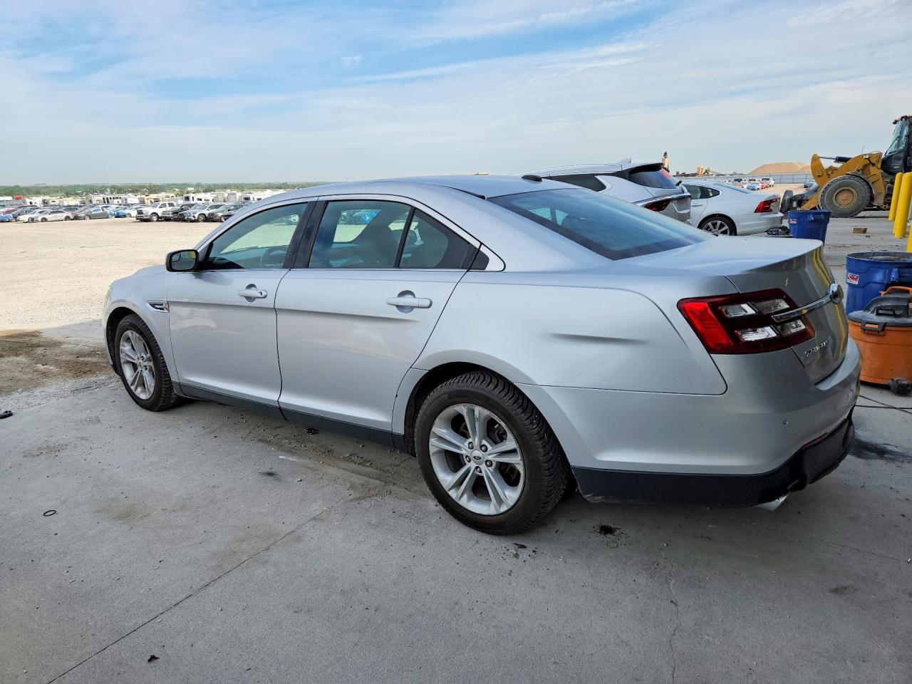 2018 Ford Taurus Sel - Image 2