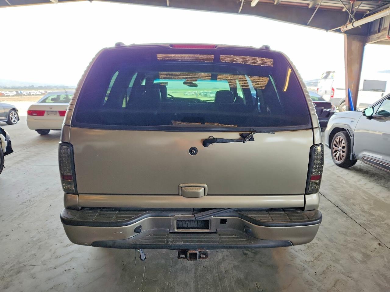 2004 Chevrolet Tahoe C1500 - Image 6