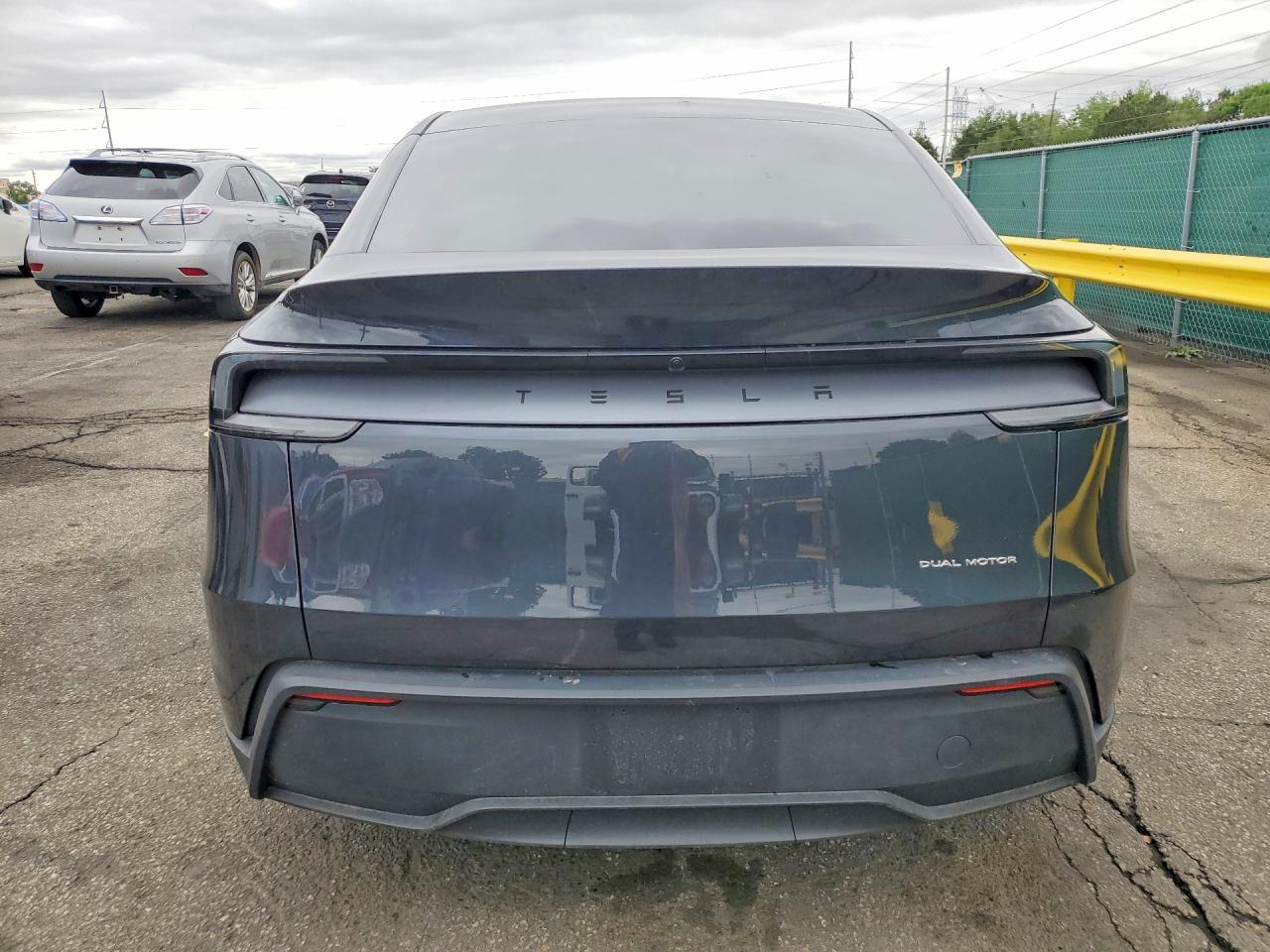 2026 Tesla Model Y - Фото 6